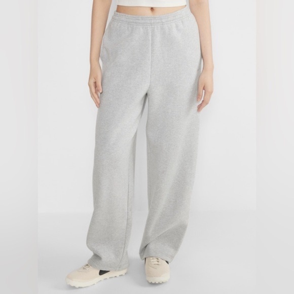 NWT Aritzia cozy boyfriend balloon sweatpant - Picture 1 of 10